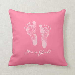 Het is een Girl Pink Baby Voetprint Aankondiging g Kussen