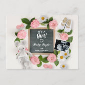 Het is een Girl Pink Floral Pregnancy Letter Board Aankondigingskaart (Voorkant)