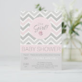 Het is een Girl Pink/Gray Chevron Baby shower Kaart (Staand voorkant)