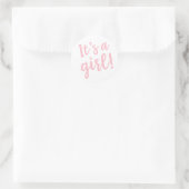 Het is een Girl Trendy Script in Roze Ronde Sticker (Tas)