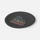 Het is een goede dag om de democratie te bescherme papieren bordje (Gekanteld)