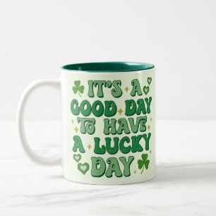 Het is een goede dag om een heerlijke dag te hebbe tweekleurige koffiemok