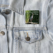 Het is een Heron Ding Vierkante Button 5,1 Cm (In situ)