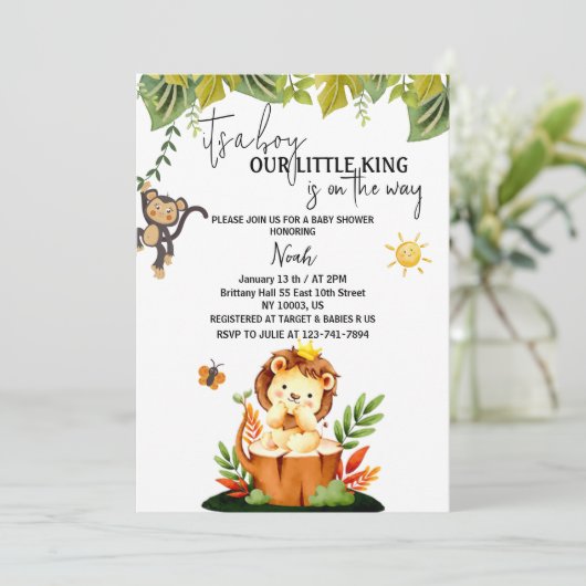 Het is een jongen baby jongen douche safari leeuw  kaart (Staand voorkant)