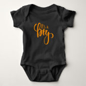 Het is een jongen baby romper (Voorkant)