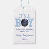 Het is een jongen! Baby shower Blauwe Bowling Ball Cadeaulabel (Voorkant)