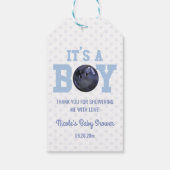 Het is een jongen! Baby shower Blauwe Bowling Ball Cadeaulabel (Achterkant)