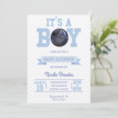 Het is een jongen! Baby shower Blauwe Bowling Ball Kaart (Staand voorkant)