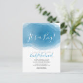 Het is een jongen! Baby shower Blauwe Waterverf Uitnodiging Briefkaart (Staand voorkant)