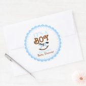 Het is een jongen-Baby shower gunst Ronde Sticker (Envelop)