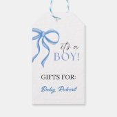 Het is een jongen blauwe lint cadeaulabel (Achterkant)