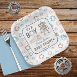Het is een jongen Cute Blue | Baby shower Greige R Papieren Bordje<br><div class="desc">Robots met de titel "Het is een jongen"-Baby shower. Voeg alleen de naam en de douchedatum van mama toe. Composietontwerp per feestdag — Design.</div>