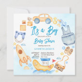 Het is een jongen die baby speelgoedkleren met bab (Voorkant)