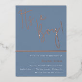 Het is een jongen! Dusty Blue Modern Baby shower R Folie Uitnodiging (Voorkant)