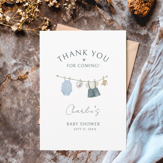 Het is een jongen Eenvoudige kleren Baby Shower Be Bedankkaart