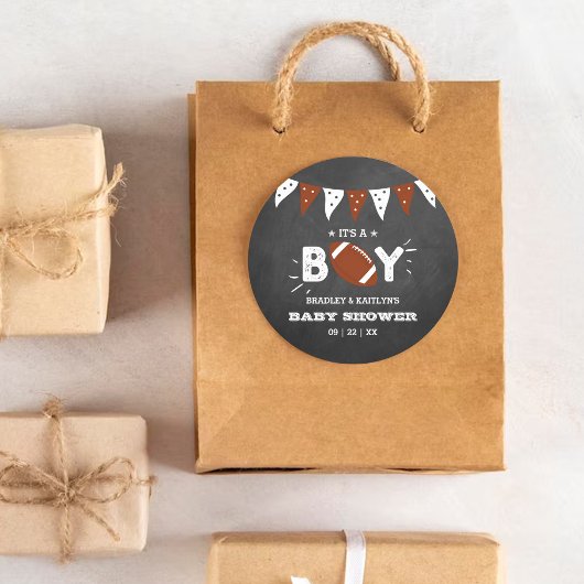 Het is een jongen! Football thema gecodeerd Baby s Ronde Sticker