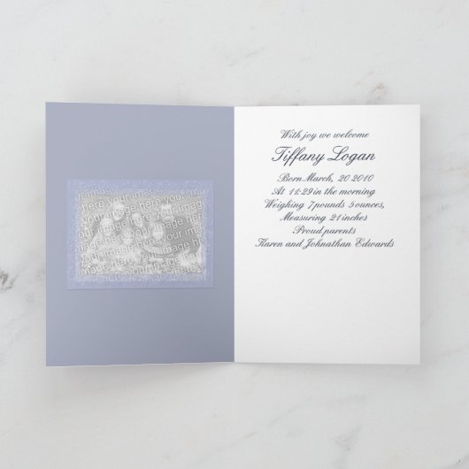 Het is een Jongen met de Aankondiging van de (Binnen)