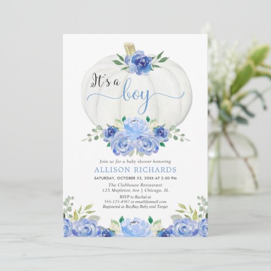 Het is een jongen pompoen blauw bloemenwit baby sh kaart (Staand voorkant)