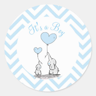 Het is een jongens blauwe babyolifant met hart aan ronde sticker
