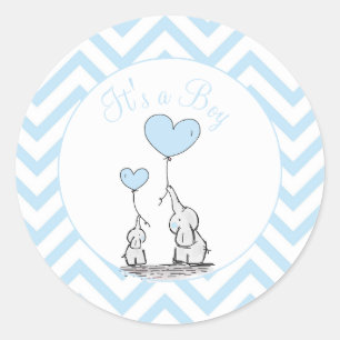 Het is een jongens blauwe babyolifant met hart aan ronde sticker