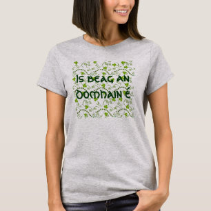 Het is een kleine wereld geschreven in het Gaelic T-shirt