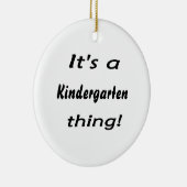 Het is een kleuterschool. keramisch ornament (Rechts)