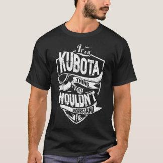 Het is een KUBOTA-ding T-shirt