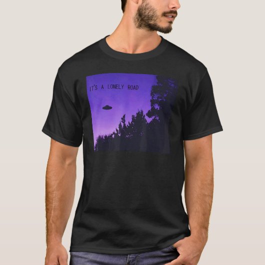 Het is een Lonely Road Aesthetic Vaporwave T-shirt (Voorkant)