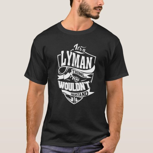 Het is een LYMAN-cadeaupremie T-shirt (Voorkant)