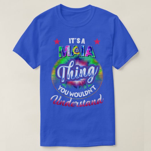 Het is een MAIA Die Dye MAIA naam T-shirt (Design voorkant)