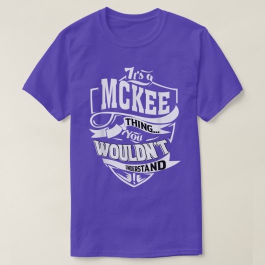 Het is een MCKEE Thing Gifts T-shirt (Design voorkant)
