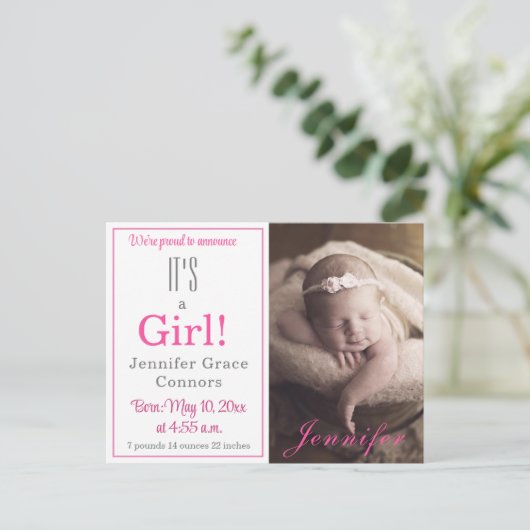 Het is een meisje! Aankondiging van warme roze Bab (Staand voorkant)