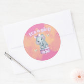 Het is een meisje. Baby olifant Ronde Sticker (Envelop)