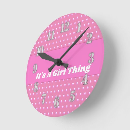 Het is een meisje ding roze heldere polka stippen  ronde klok (Hoek)