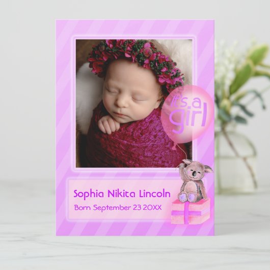 Het is een meisje foto pasgeboren baby roze aankondiging (Staand voorkant)