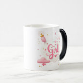 "Het is een meisje!" Magic Reveal Mok – Pastel Pin (Voorkant rechts)