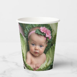 Het is een meisje papieren bekers