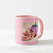 Het is een meisje roze Baby shower gepersonaliseer Mok (Voorkant rechts)