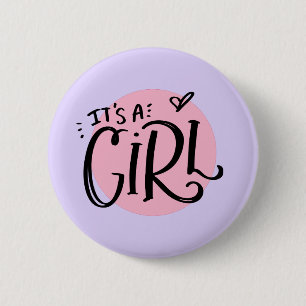 Het is een meisjesaankondiging ronde button 5,7 cm