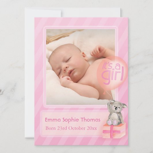 Het is een meisjesfotokaart voor pasgeboren baby aankondiging (Voorkant)