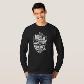 Het is een MELO-ding T-shirt (Voorkant volledig)