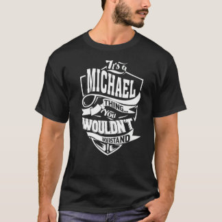 Het is een Michel Ding T-shirt
