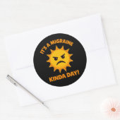 Het is een migraine-achtige dag - Funny Angry Sun- Ronde Sticker (Envelop)