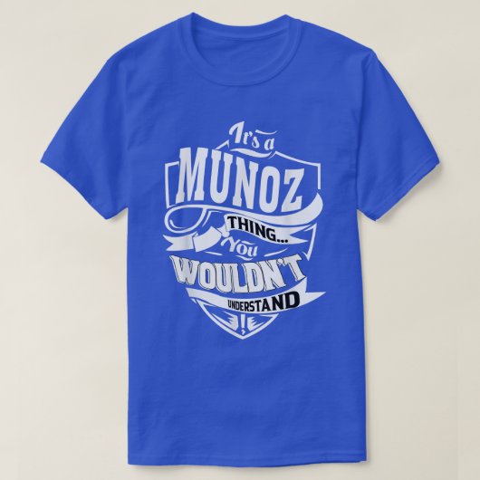 Het is een MUNOZ Ding Gifts T-shirt (Design voorkant)