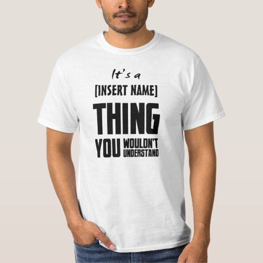 HET IS EEN [naam invoegen] DINGEN T-shirt (Voorkant)