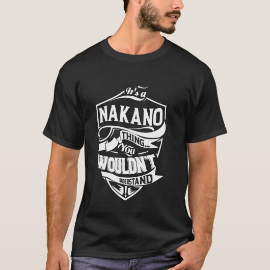 Het is een NAKANO Ding Cadeaus T-shirt (Voorkant)