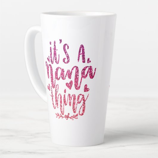 HET IS EEN NANA-THEMA GLITTER CUSTOM TYPOGRAPHY LATTE MOK (Linkerhoek)