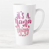 HET IS EEN NANA-THEMA GLITTER CUSTOM TYPOGRAPHY LATTE MOK (Rechts)