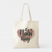 Het is een Nana Thing Grandma Tote Bag (Achterkant)