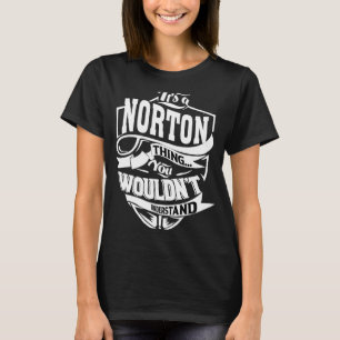 Het is een NORTON-ding T-shirt